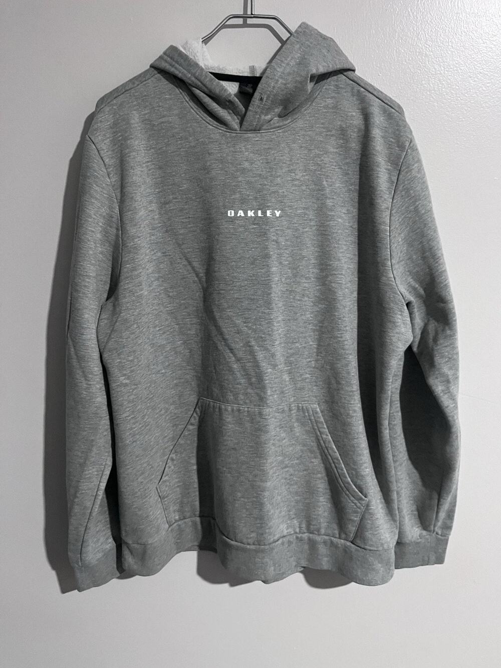 Oakley Hoodie Mens XL Gray Pullover Hooded Pockets Graphic Print Fleece